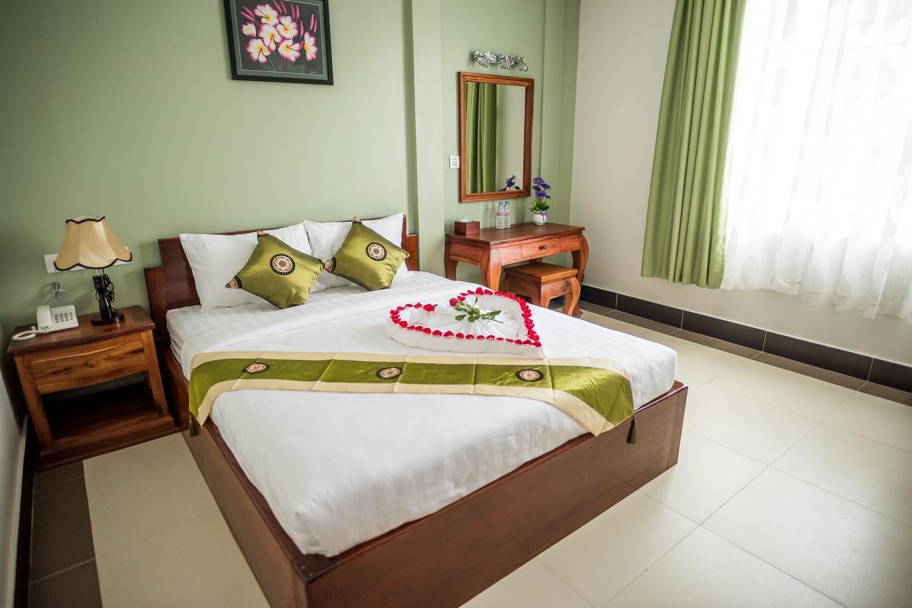 NKS Hotel Phnom-Penh Buitenkant foto